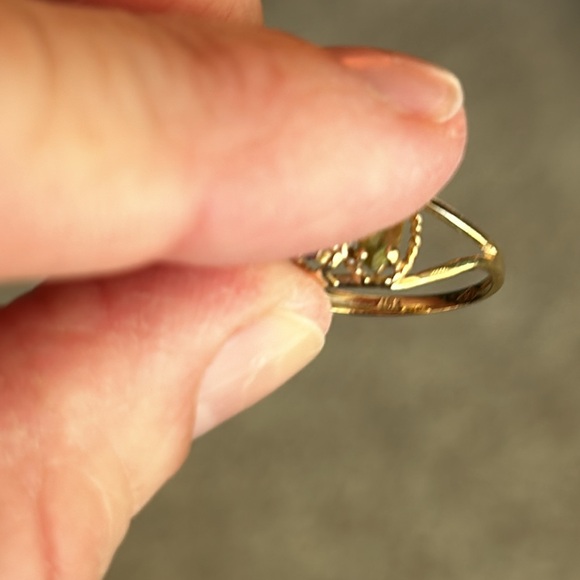 Genuine Peridot, Amethyst, Citrine,Topaz and Garnet in 10k gold ring - Picture 11 of 16